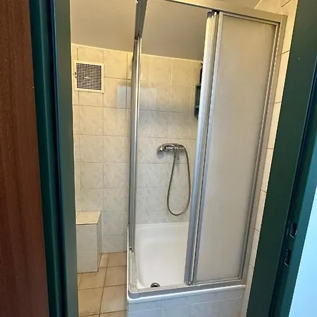 Kleines Zentrum & Gemeinschafts Bad Appartement