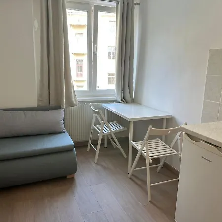 Kleines Zentrum & Gemeinschafts Bad Appartement *